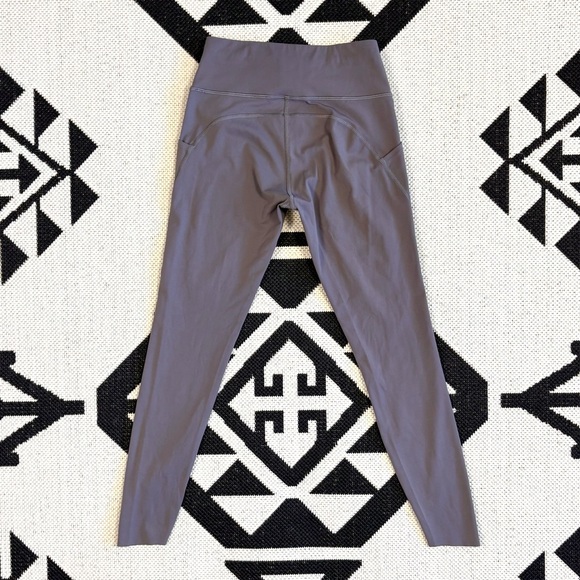 Peloton Essential Tulip Hem Legging in Grey Small - Picture 9 of 12